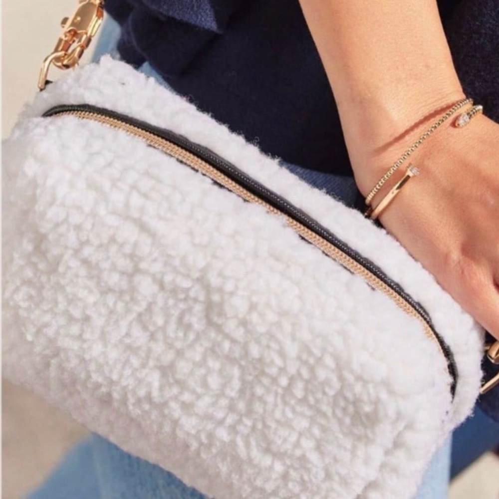 Organizational Crossbody Pouch - Faux
Shearling /STELLA&DOT